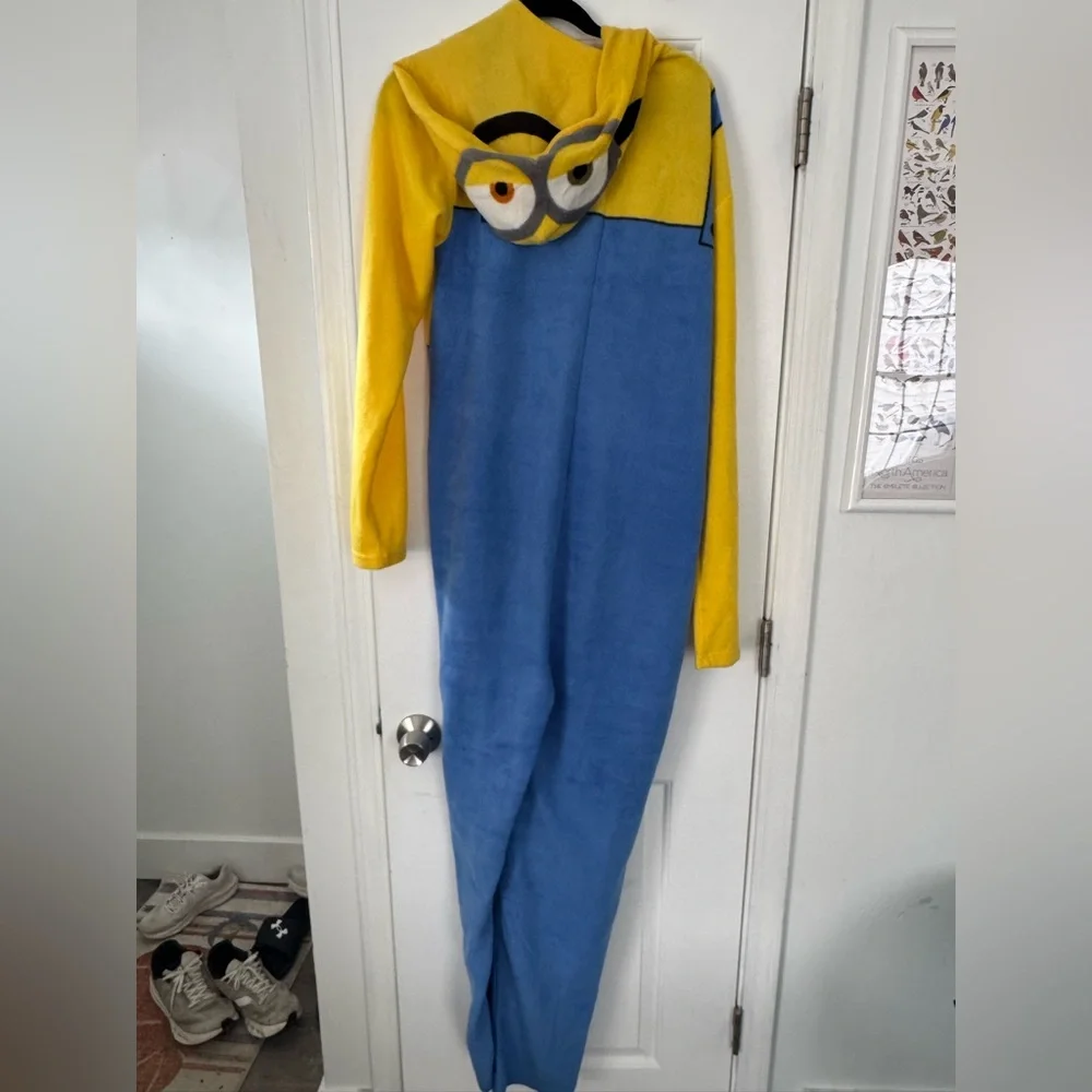 Adult Men’s Yellow and Blue Minion Costume - Picture 2 of 3